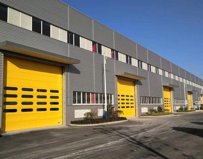 Types and Features of Industrial Sectional Doors